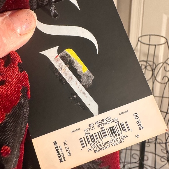 Simply Vera Wang Women's Red & Black Patterned Velvet Burnout Long Sleeve Top - Picture 5 of 7